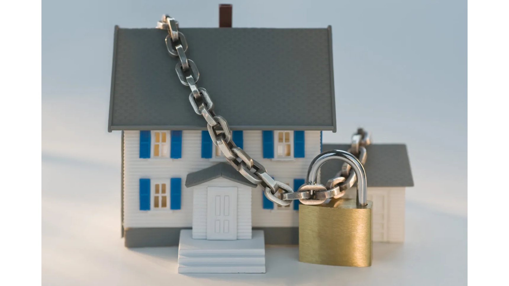 Owners of bank-repossessed houses fight back